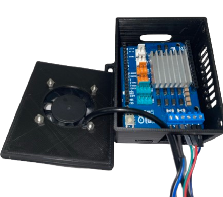 Arduino R4 Wi-Fi and Arduino Motor Shield with a 40 x 40 mm fan, all housed within a custom 3D-printed case.